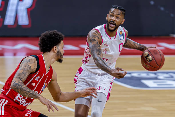 她本人却认 她本人却认